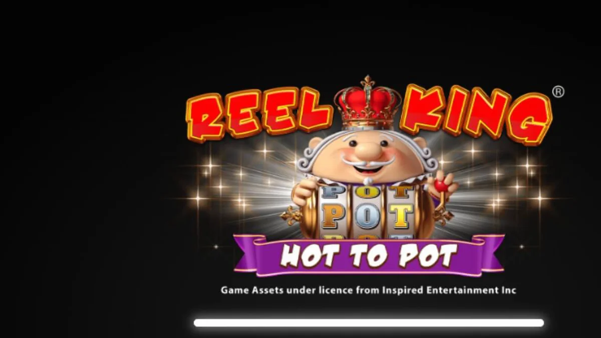 หน้าจอเกมสล็อต Reel King: Hot to Pot ที่มีสัญลักษณ์ผลไม้และมงกุฎทองคำ